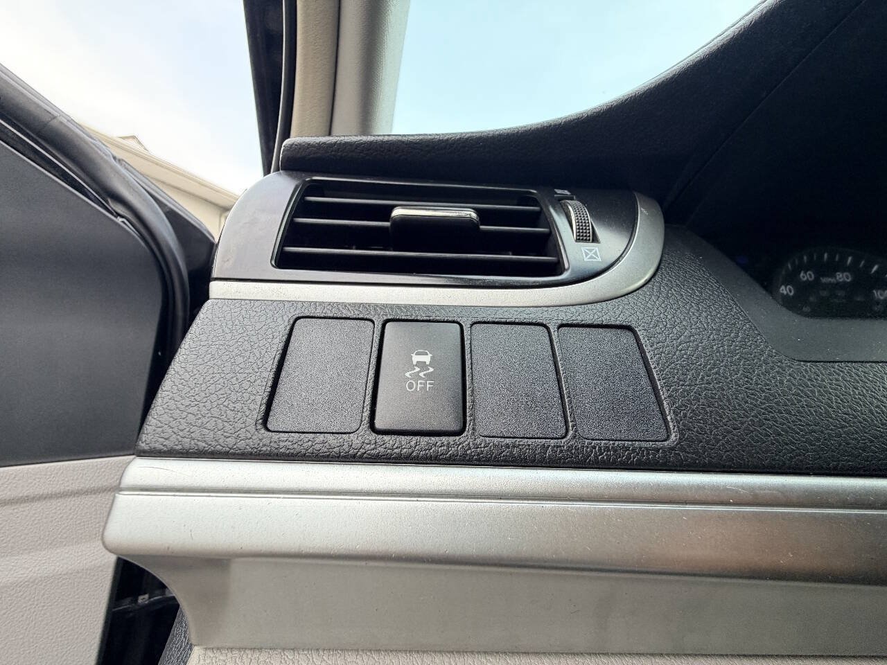 Used 2012 Toyota Camry LE FWD image 8