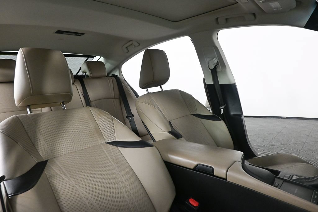 Used 2020 Lexus ES 300h w/ Accessory Package FWD image 19