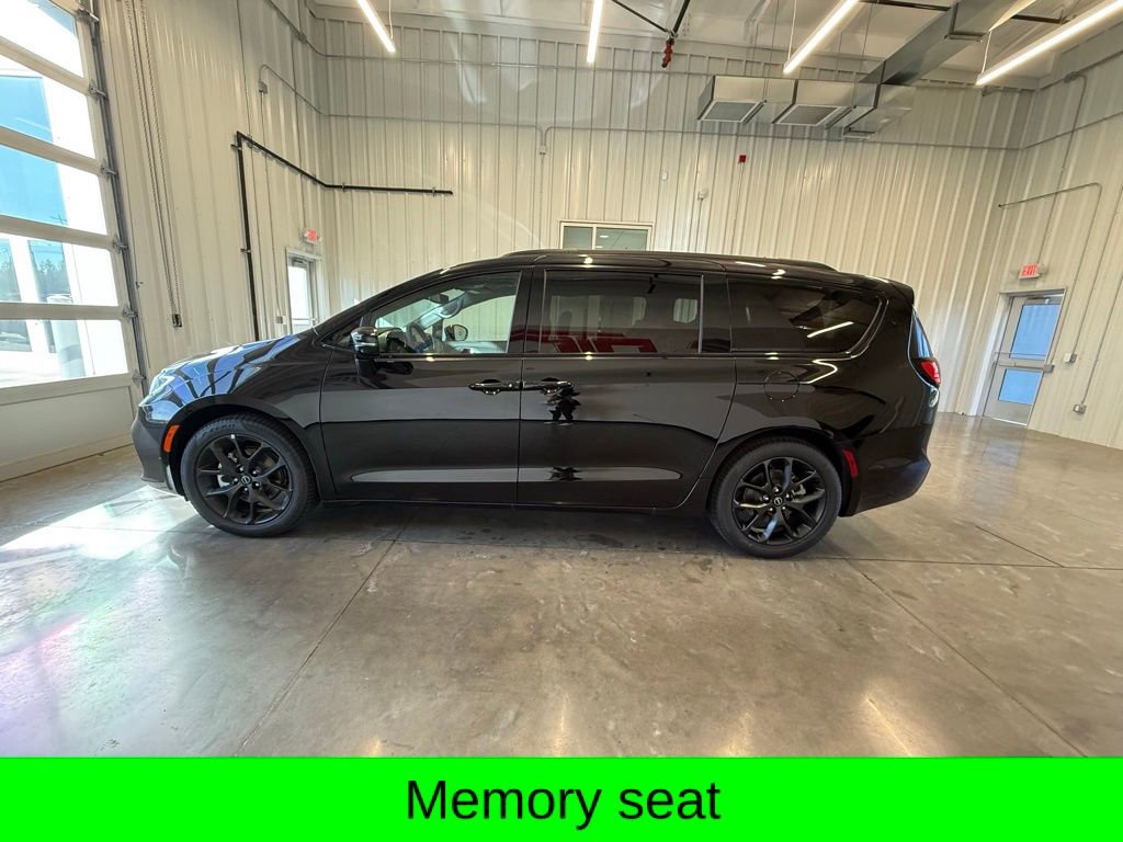 New 2026 Chrysler Pacifica Limited w/ S Appearance Package image 8