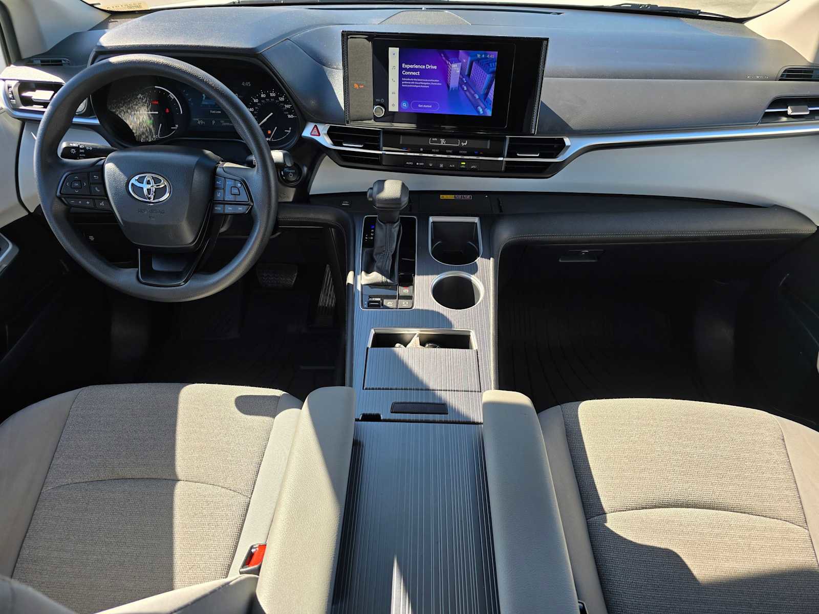 Certified 2025 Toyota Sienna LE FWD image 18