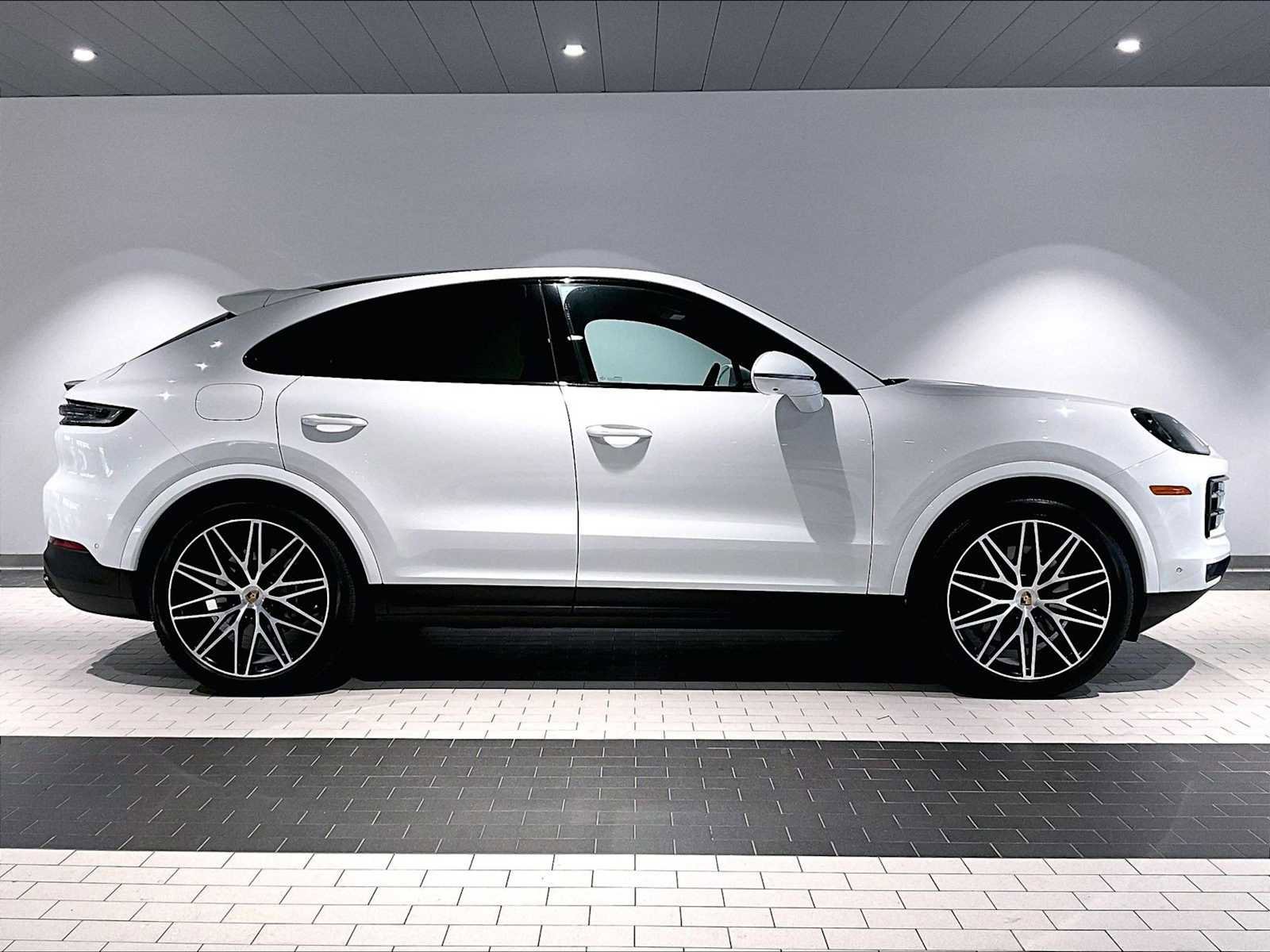 Used 2025 Porsche Cayenne Coupe image 11