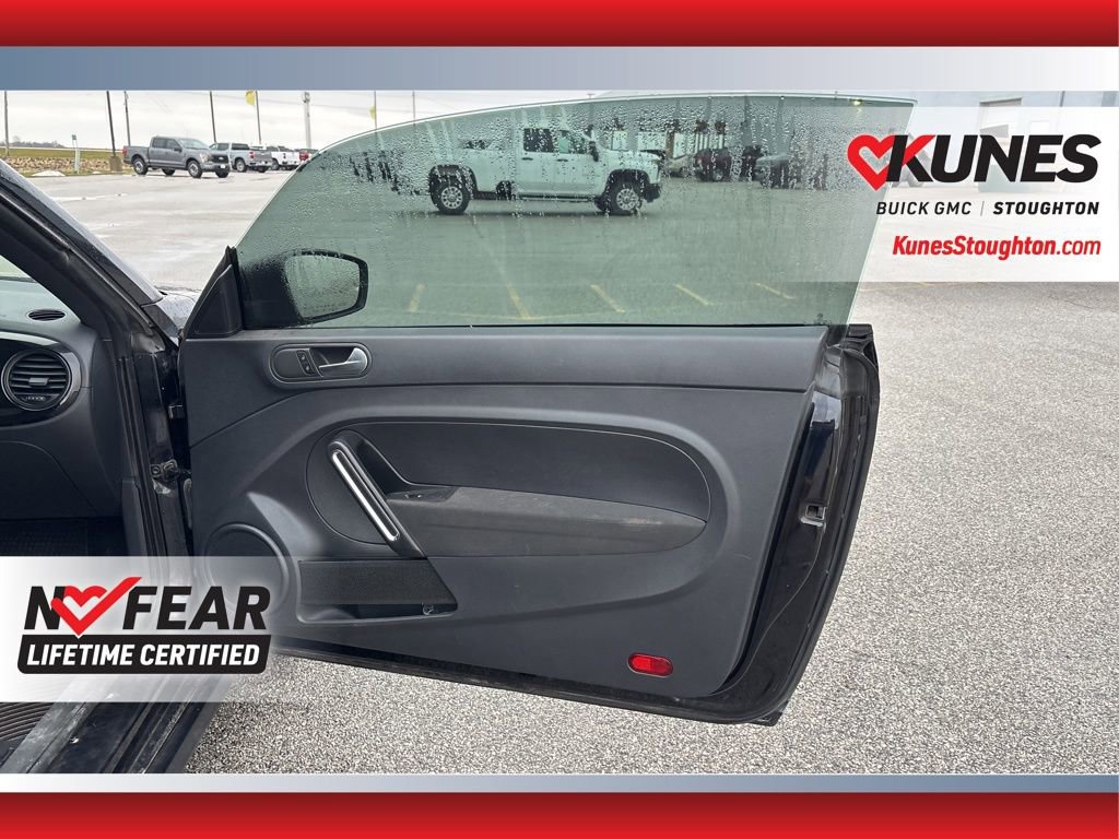 Used 2018 Volkswagen Beetle 2.0T S FWD image 13