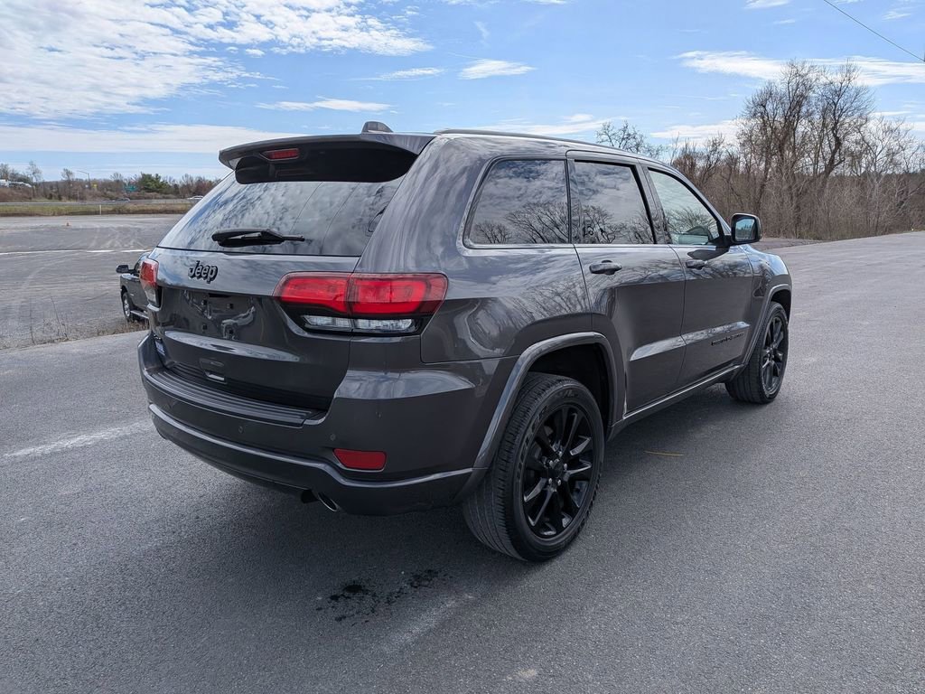 Used 2020 Jeep Grand Cherokee Altitude image 3