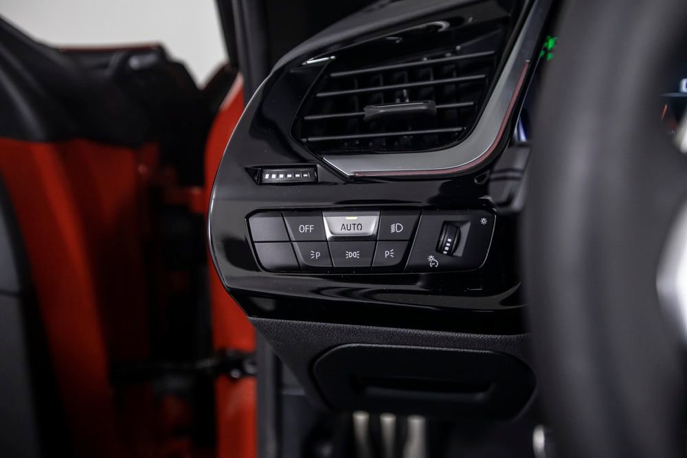 Used 2025 BMW Z4 M40i w/ Premium Package image 34