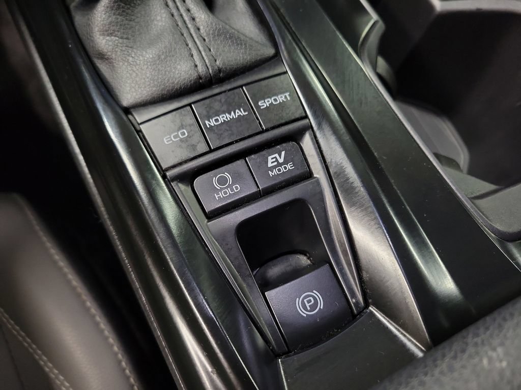 Used 2025 Toyota Camry SE w/ Convenience Package FWD image 21