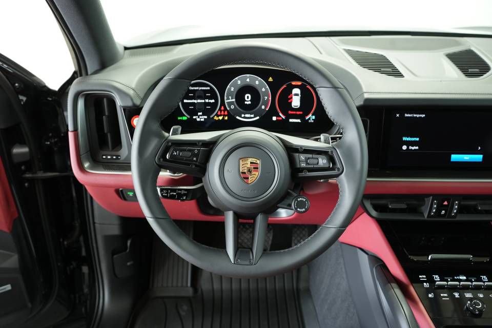 Certified 2025 Porsche Cayenne image 13