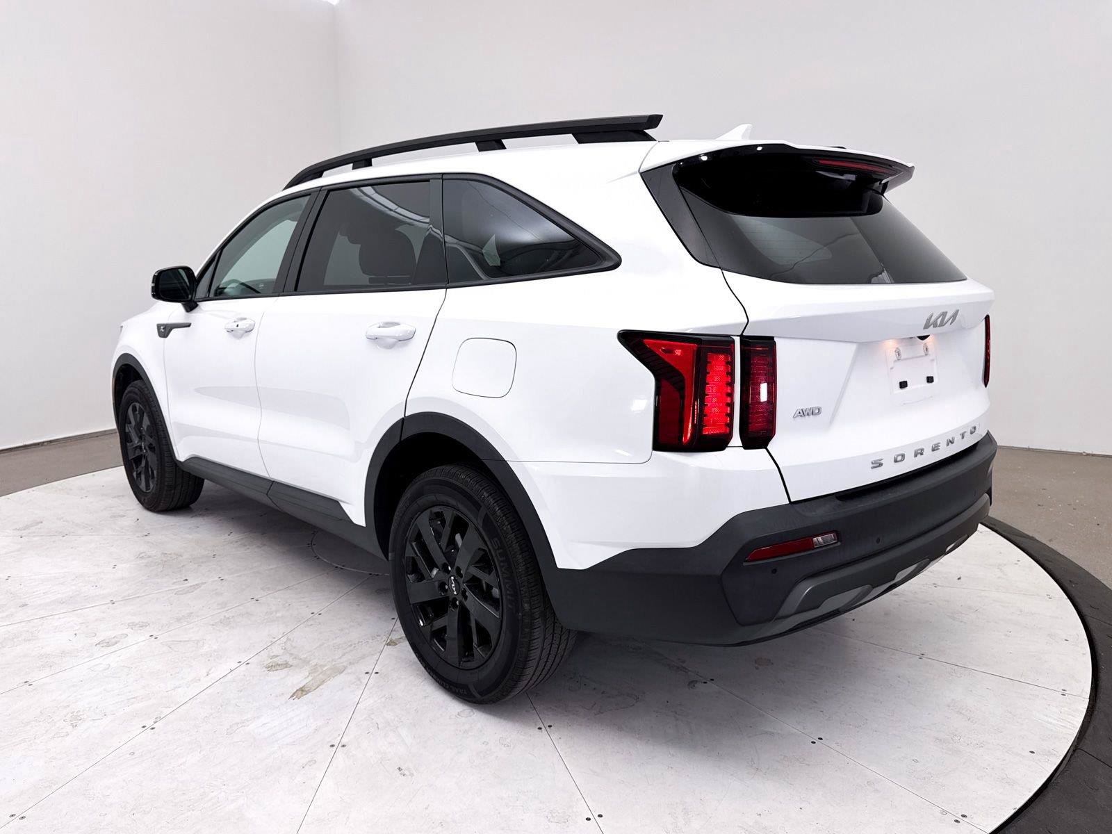 Certified 2022 Kia Sorento S w/ Panoramic Sunroof Package AWD/4WD image 17