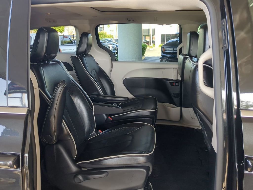Used 2023 Chrysler Pacifica Limited image 29