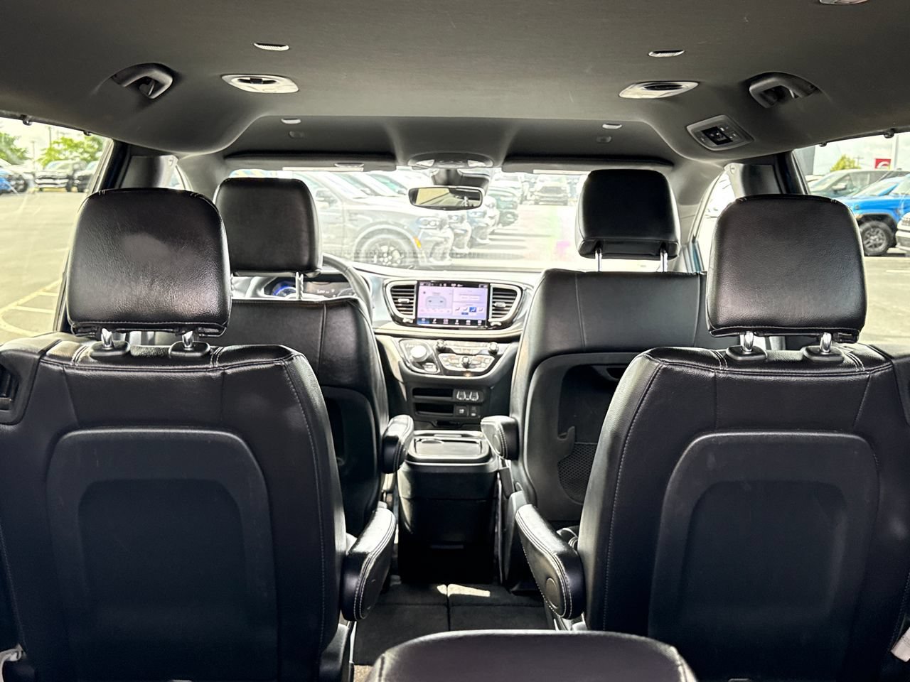 Used 2022 Chrysler Pacifica Touring-L w/ S Appearance Package FWD image 11