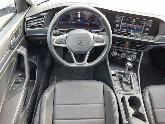 Used 2023 Volkswagen Jetta SE image 11