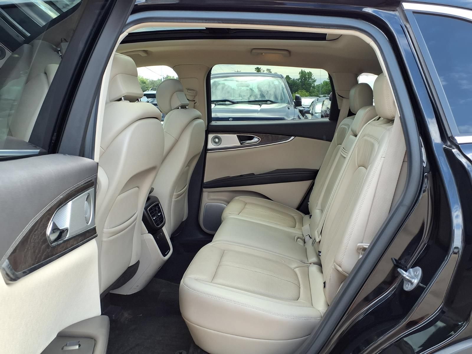 Used 2017 Lincoln MKX Reserve w/ Luxury Package AWD/4WD image 12