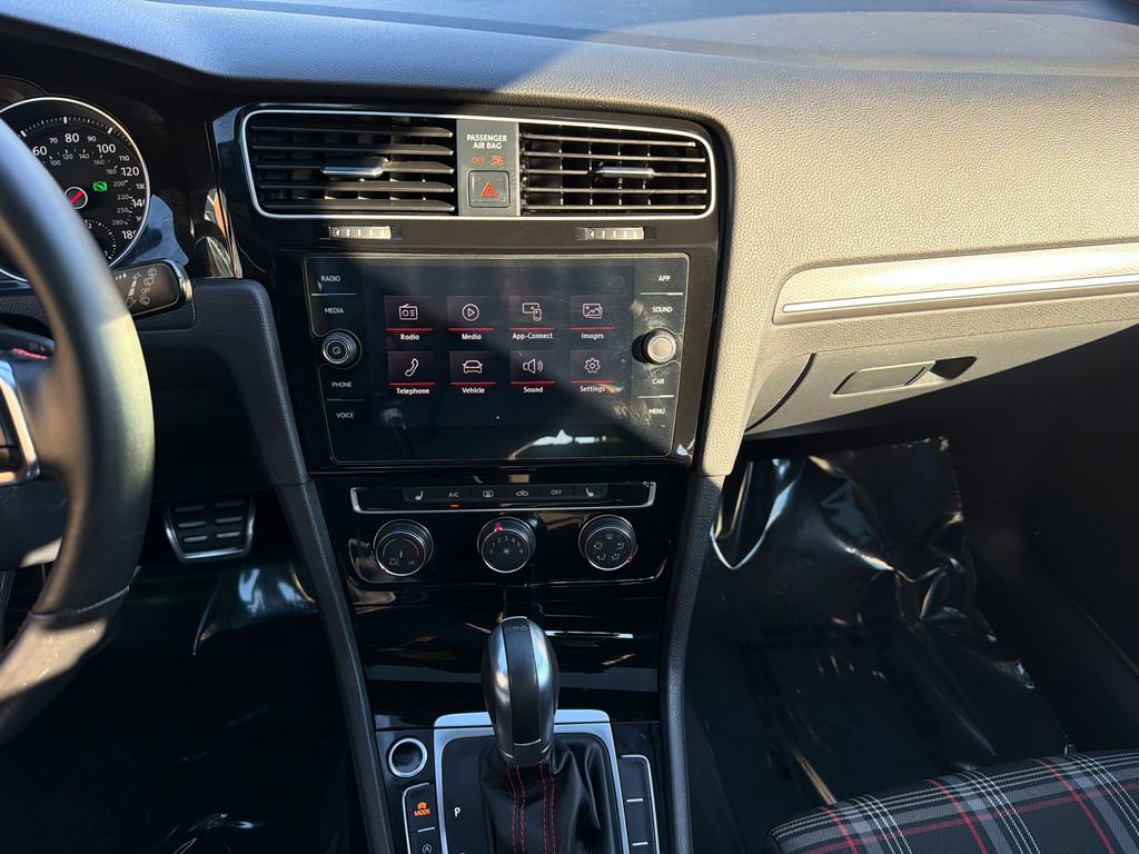 Used 2018 Volkswagen GTI SE FWD image 16