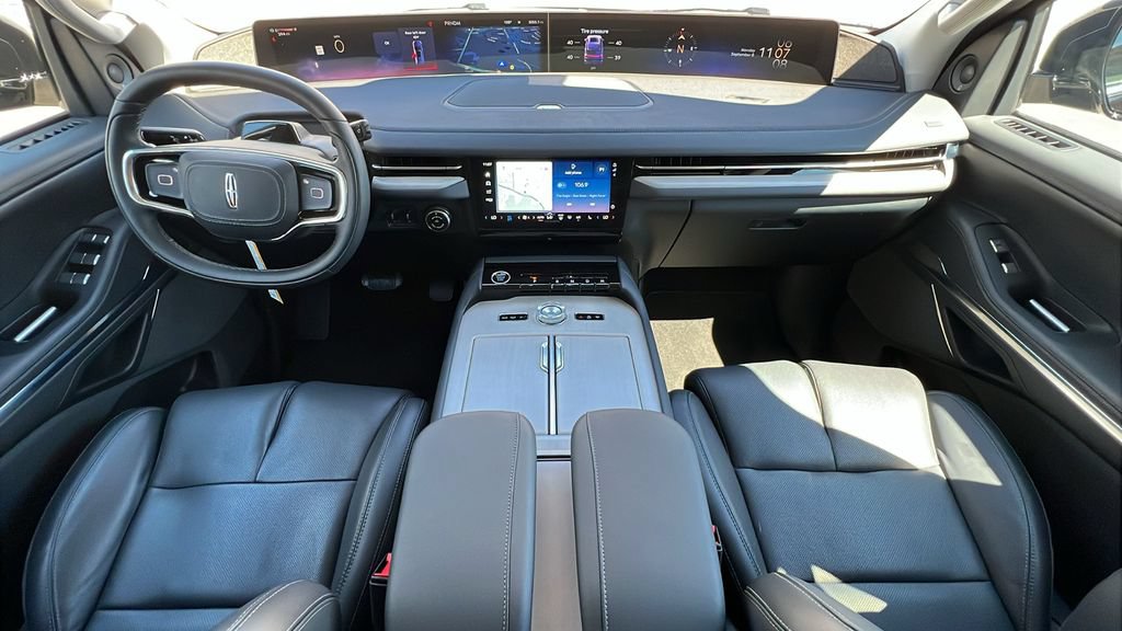 New 2025 Lincoln Navigator Reserve AWD/4WD image 5