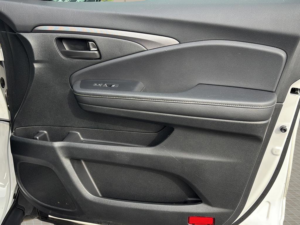 Used 2025 Honda Ridgeline Sport image 37