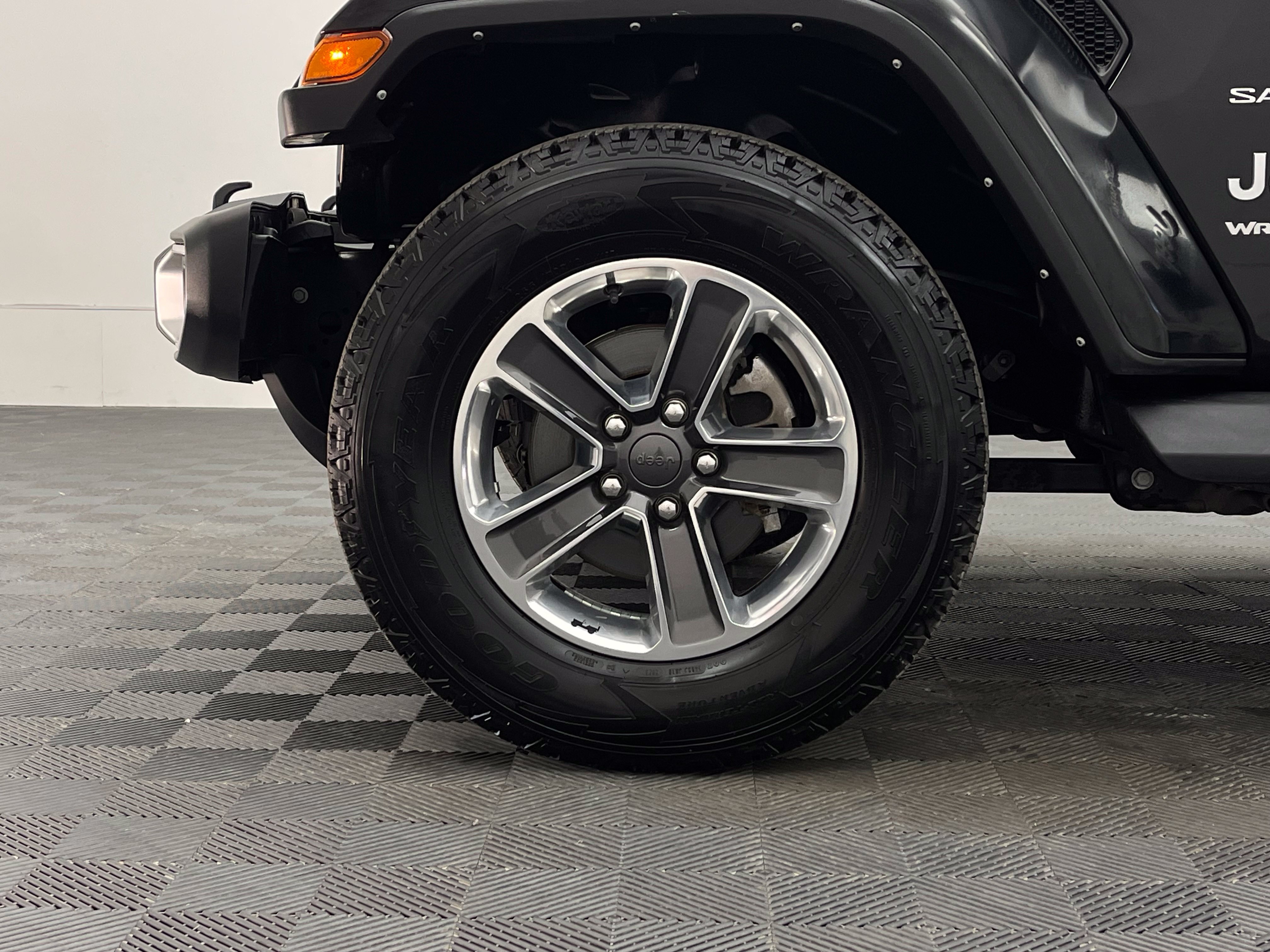 Used 2022 Jeep Wrangler Unlimited Sahara w/ LED Lighting Group AWD/4WD image 13
