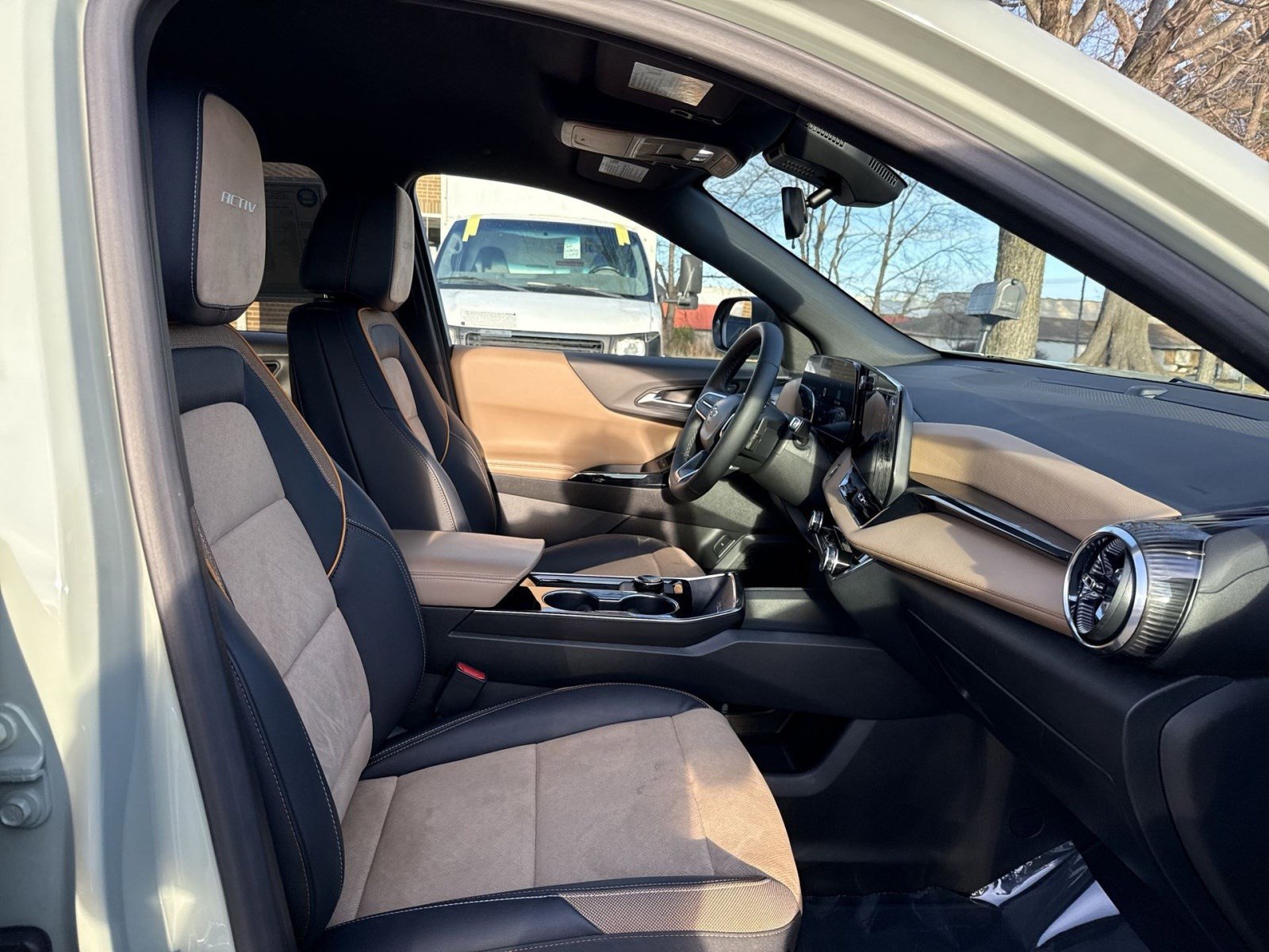 Used 2025 Chevrolet Equinox ACTIV w/ Convenience Package III image 23