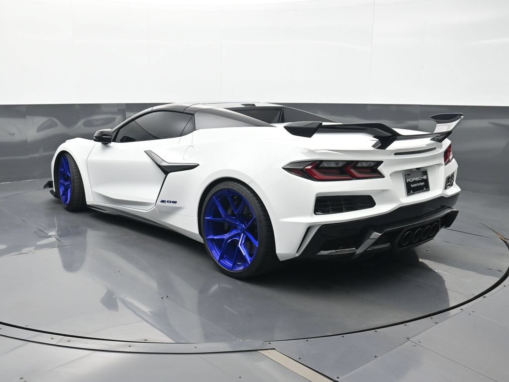 Used 2024 Chevrolet Corvette Z06 RWD image 3
