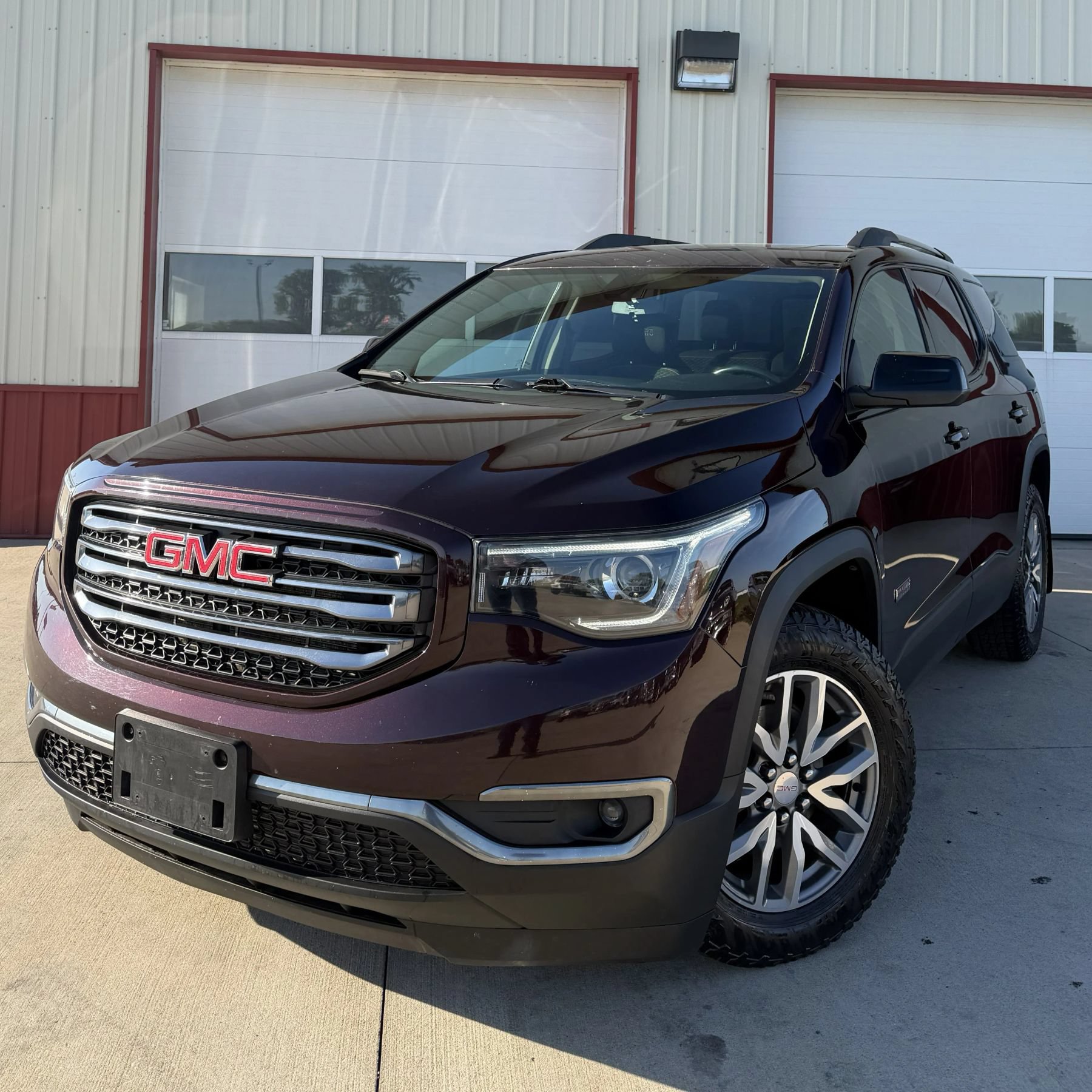 Used 2017 GMC Acadia SLE w/ Driver Alert Package I AWD/4WD image 3