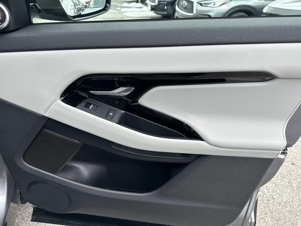 Used 2025 Land Rover Range Rover Evoque S image 39