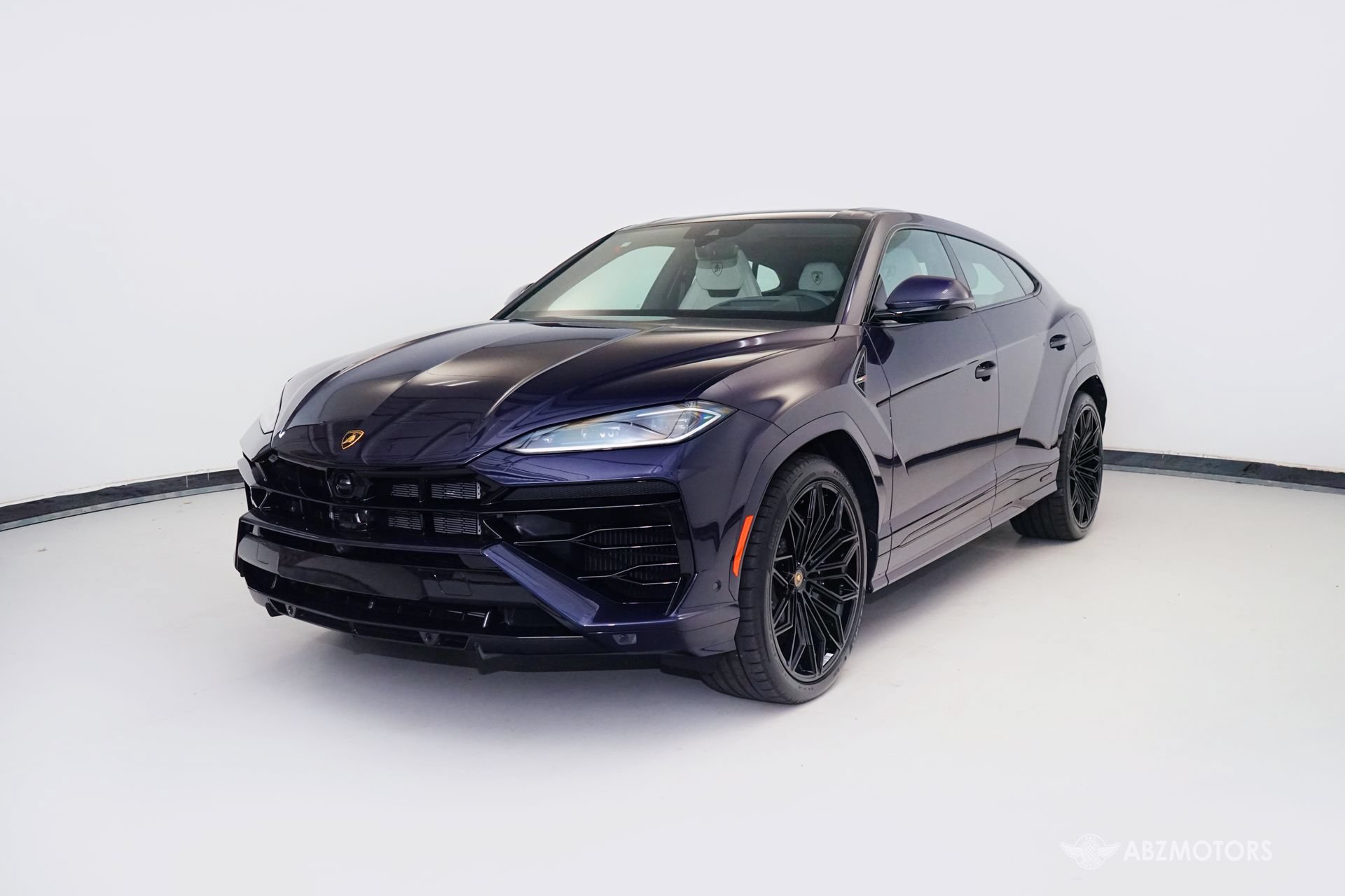 Used 2025 Lamborghini Urus SE AWD/4WD image 2