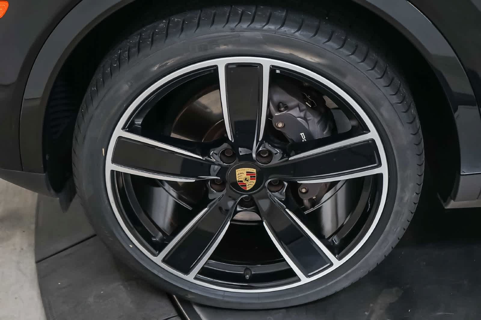 Certified 2023 Porsche Cayenne Platinum Edition AWD/4WD image 14