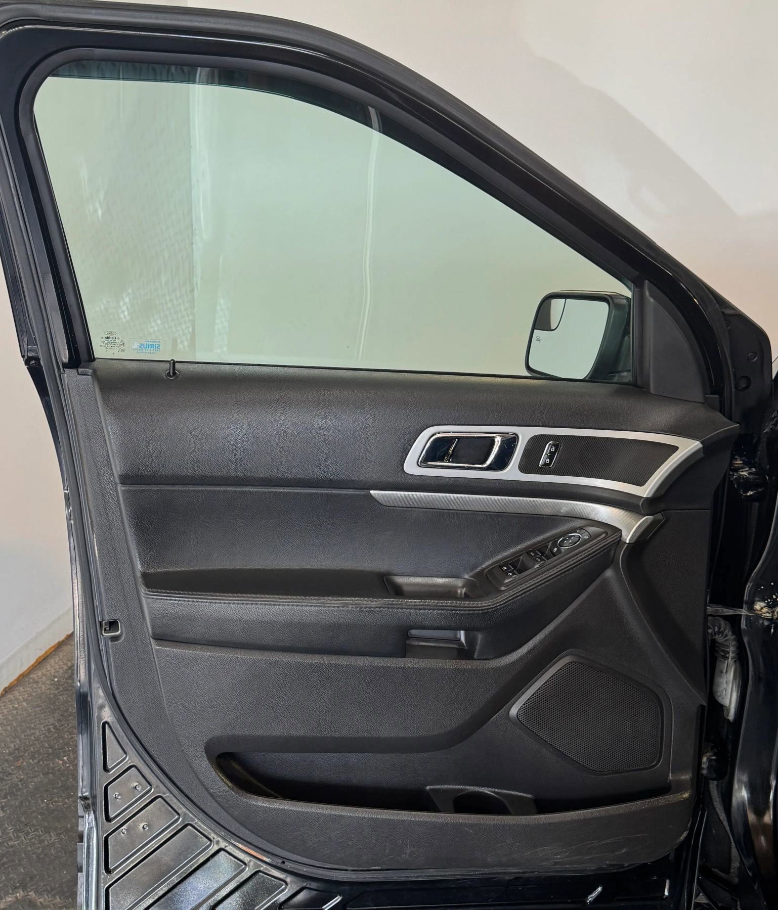 Used 2013 Ford Explorer XLT image 11