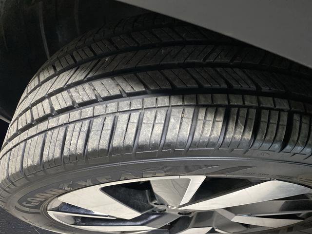 Used 2024 Volkswagen Taos SEL image 34