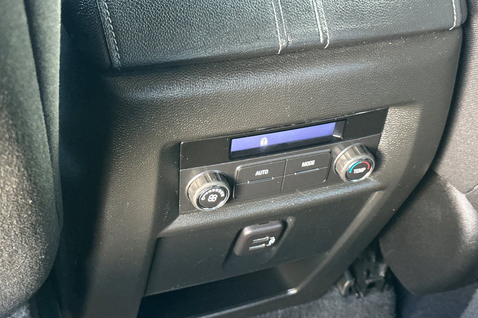 Used 2023 Chevrolet Traverse LT image 44