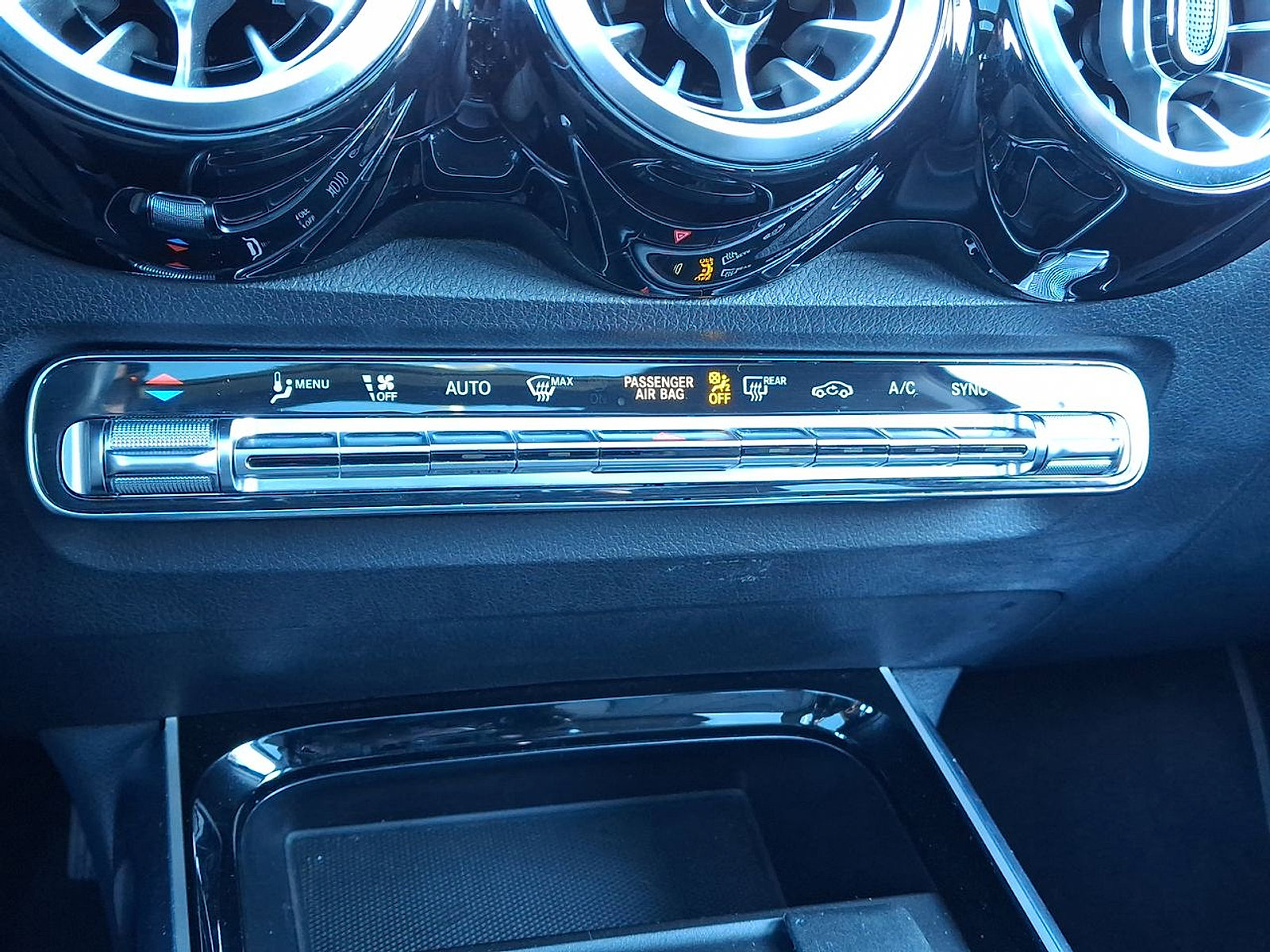 Used 2022 Mercedes-Benz GLB 250 4MATIC image 25