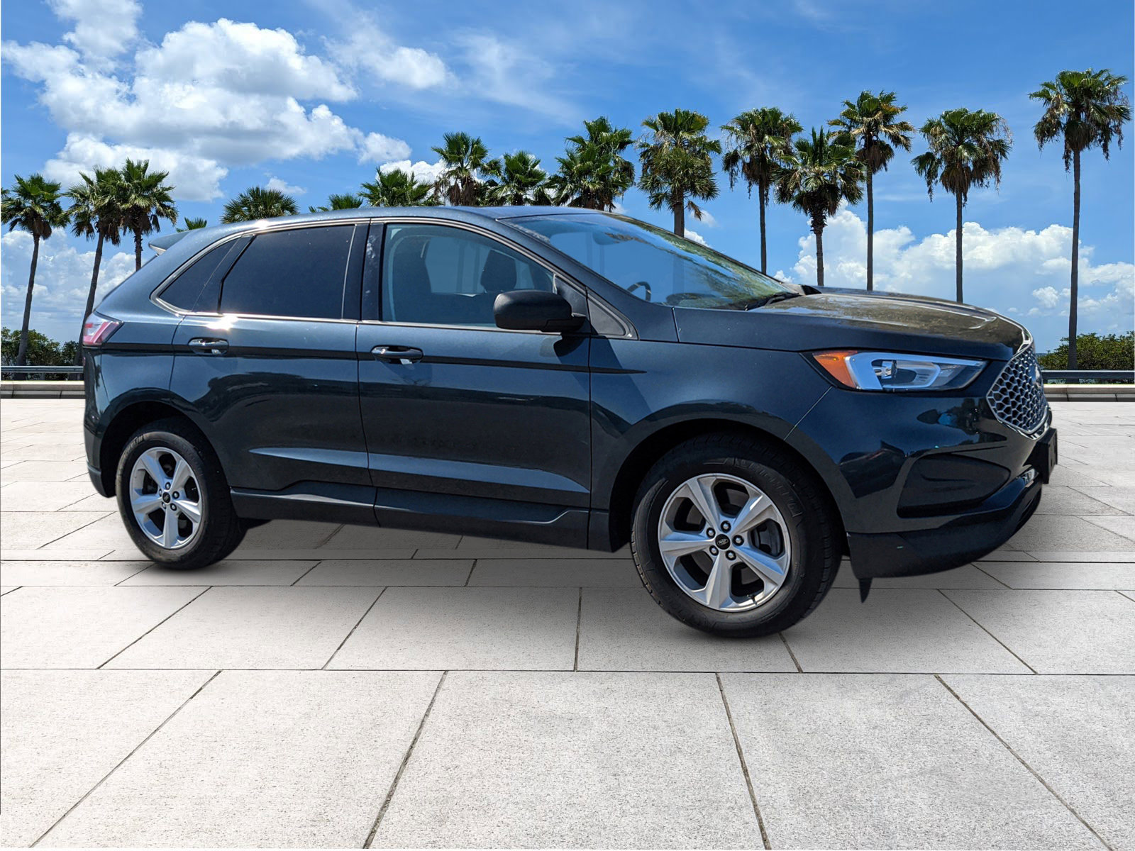 Used 2024 Ford Edge SE image 2