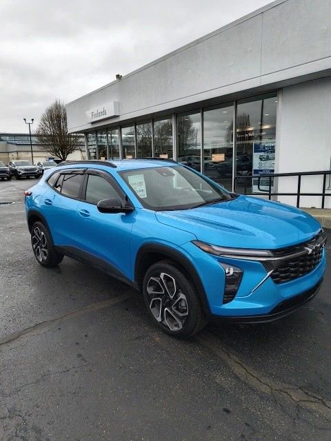 Used 2025 Chevrolet Trax RS w/ Driver Confidence Package image 2