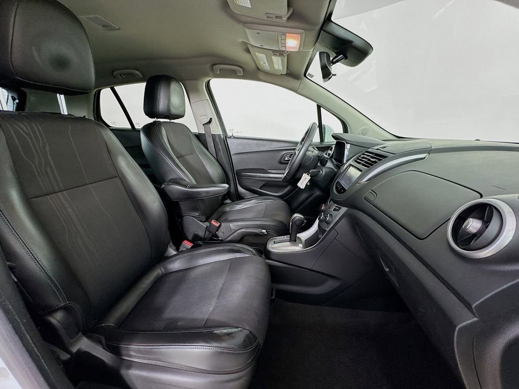 Used 2016 Chevrolet Trax LT w/ LT Convenience Package image 32
