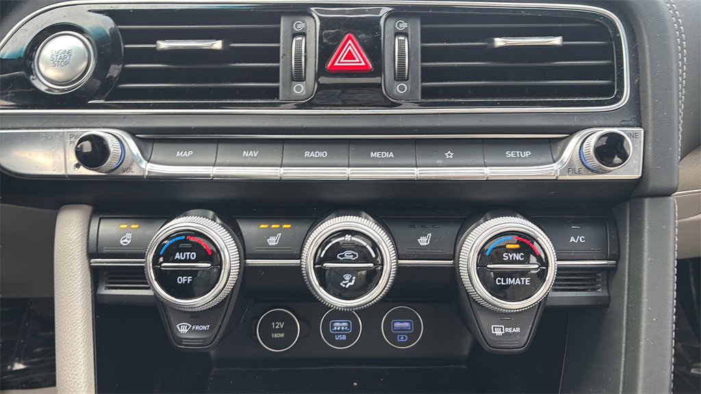 Used 2023 Genesis G70 2.0T image 24