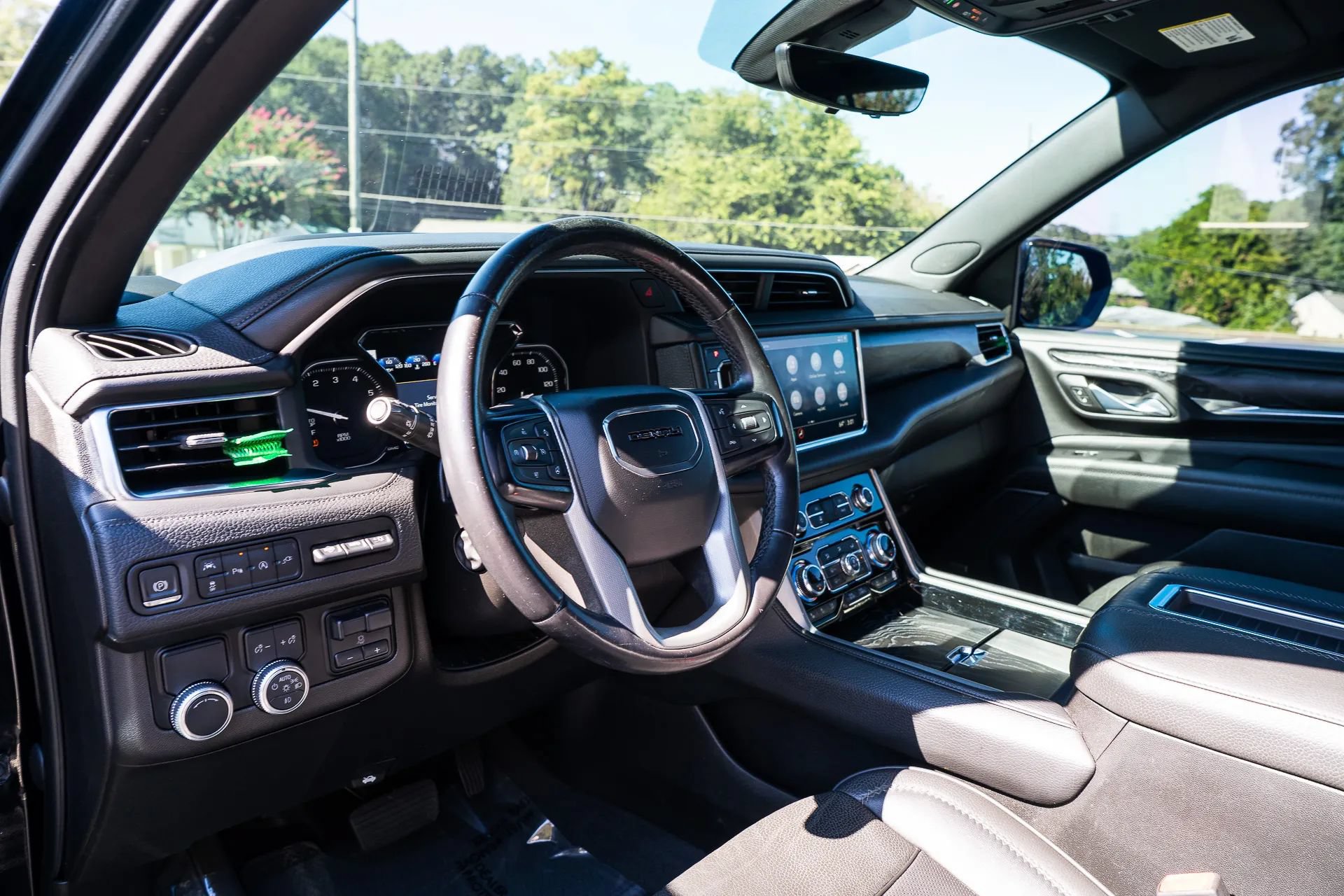Used 2021 GMC Yukon XL Denali w/ Denali Premium Package RWD image 20
