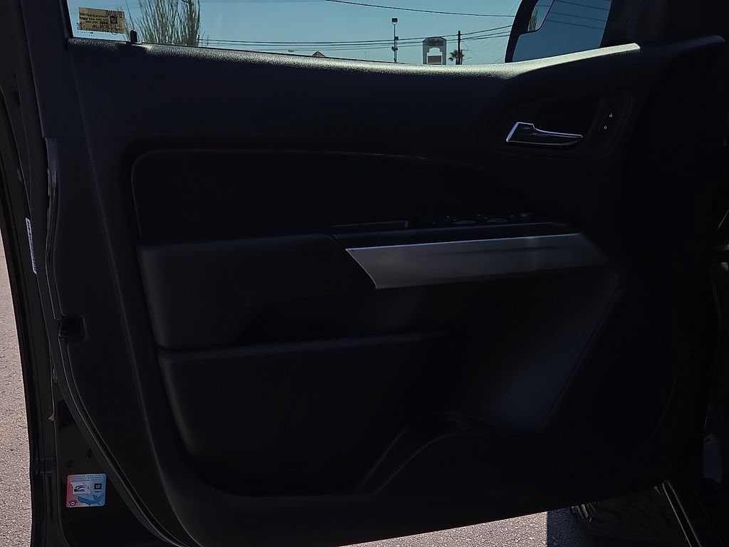 Used 2022 Chevrolet Colorado LT w/ LT Convenience Package AWD/4WD image 13