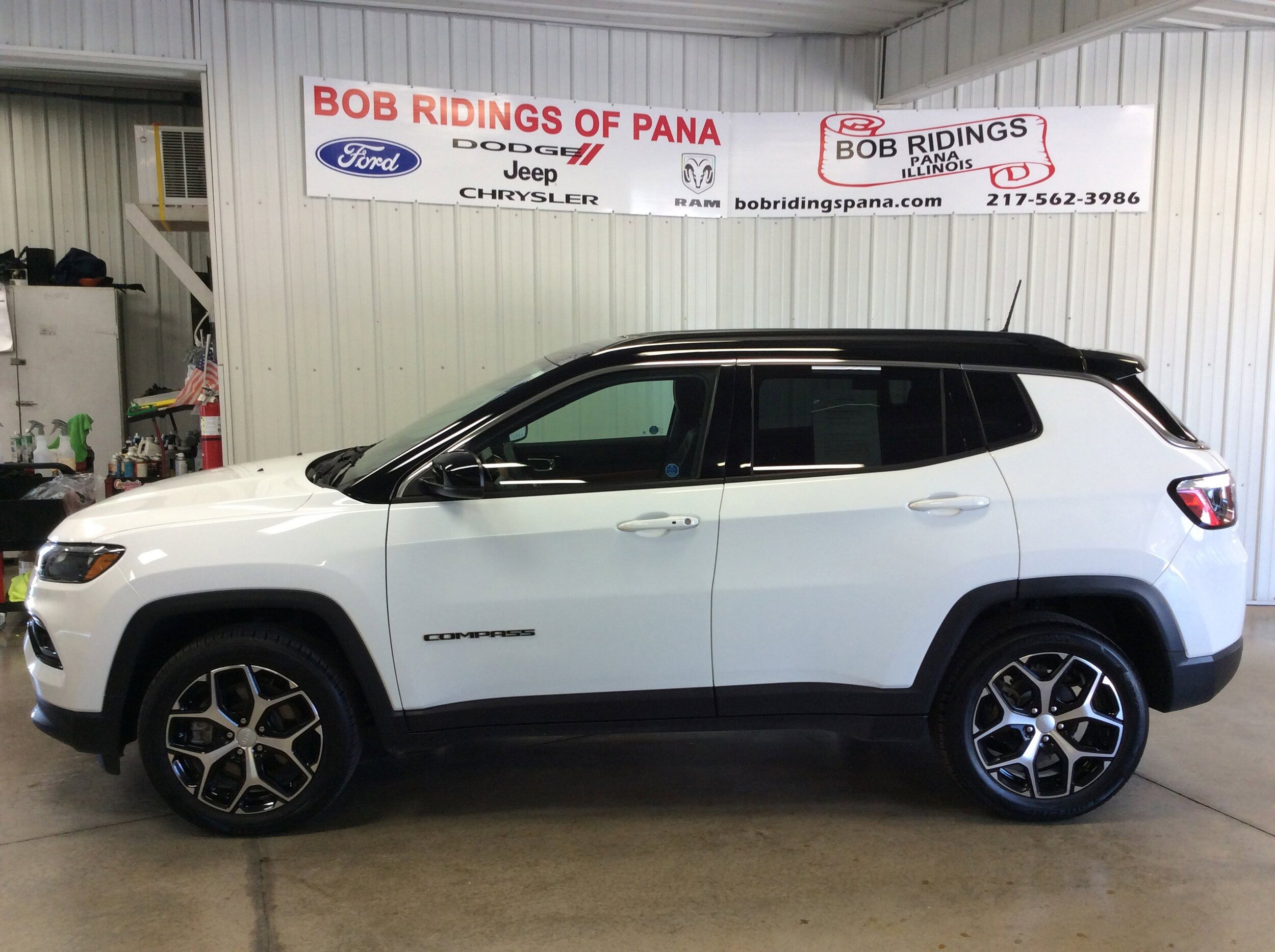 Used 2024 Jeep Compass Limited AWD/4WD image 2