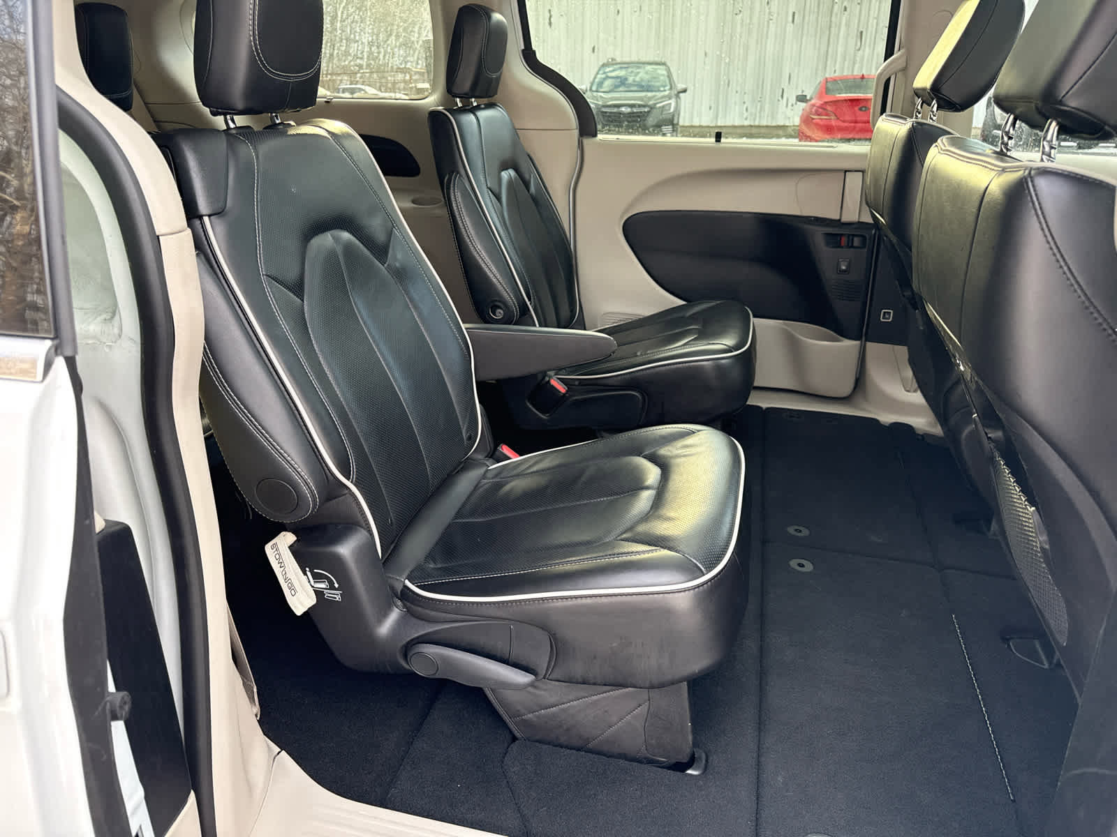 Used 2024 Chrysler Pacifica Limited image 29