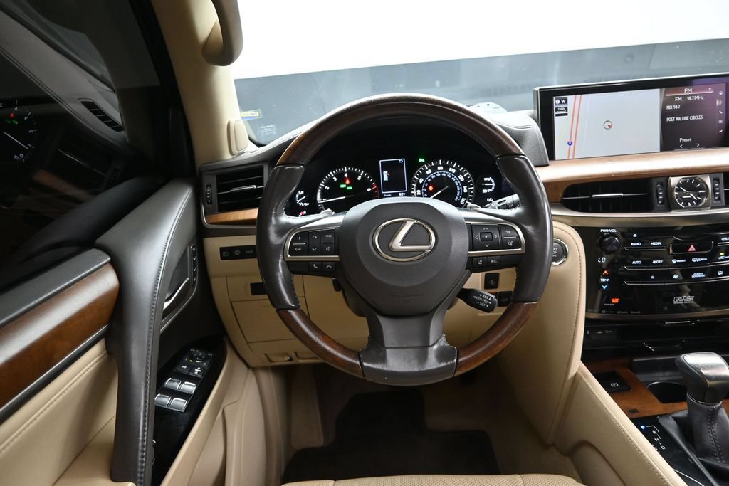 Used 2017 Lexus LX 570 4WD image 31