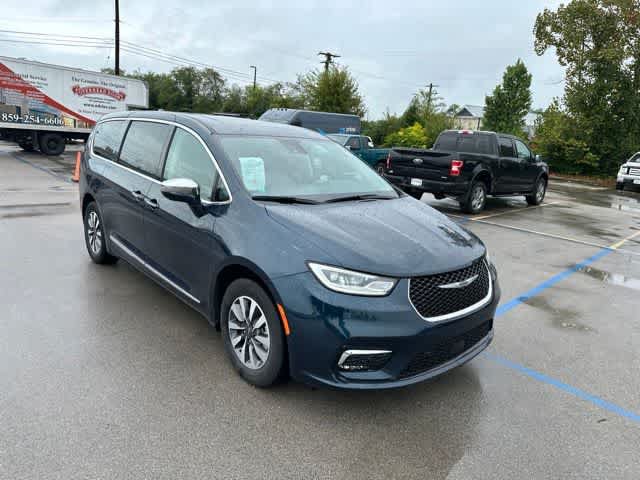 Used 2022 Chrysler Pacifica Limited FWD image 15
