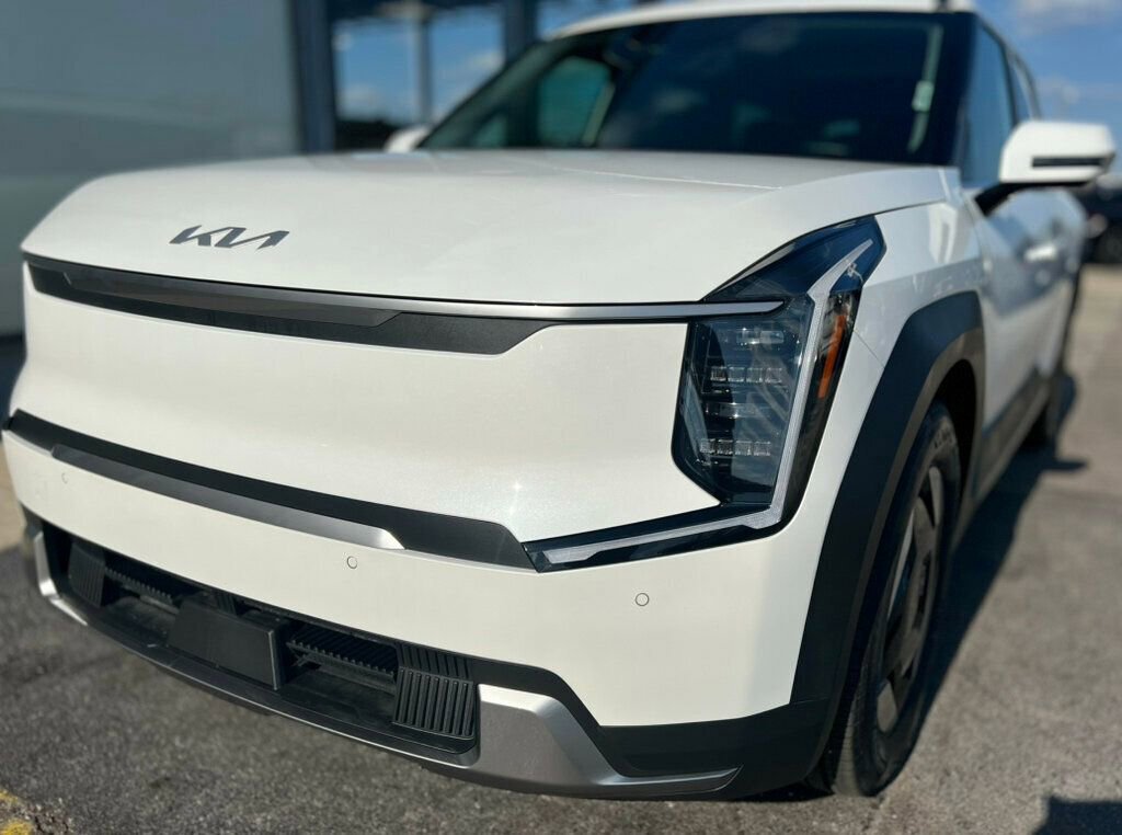Used 2024 Kia EV9 Wind AWD/4WD image 9