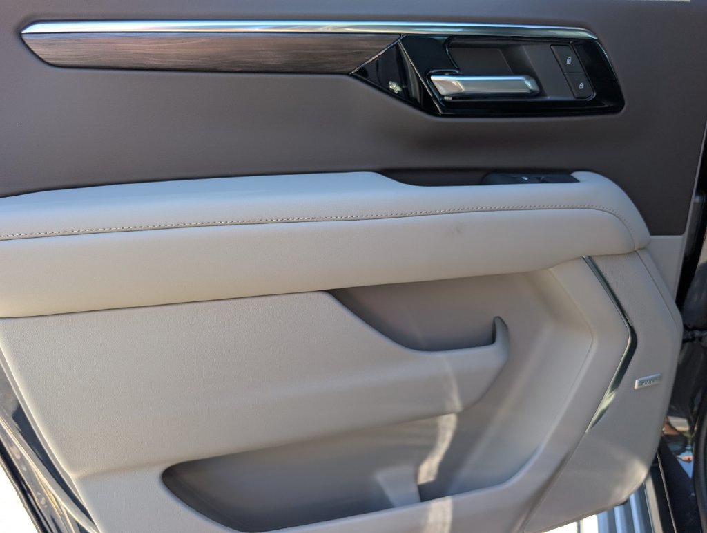 New 2027 Chevrolet Suburban LT w/ Comfort Package RWD image 32