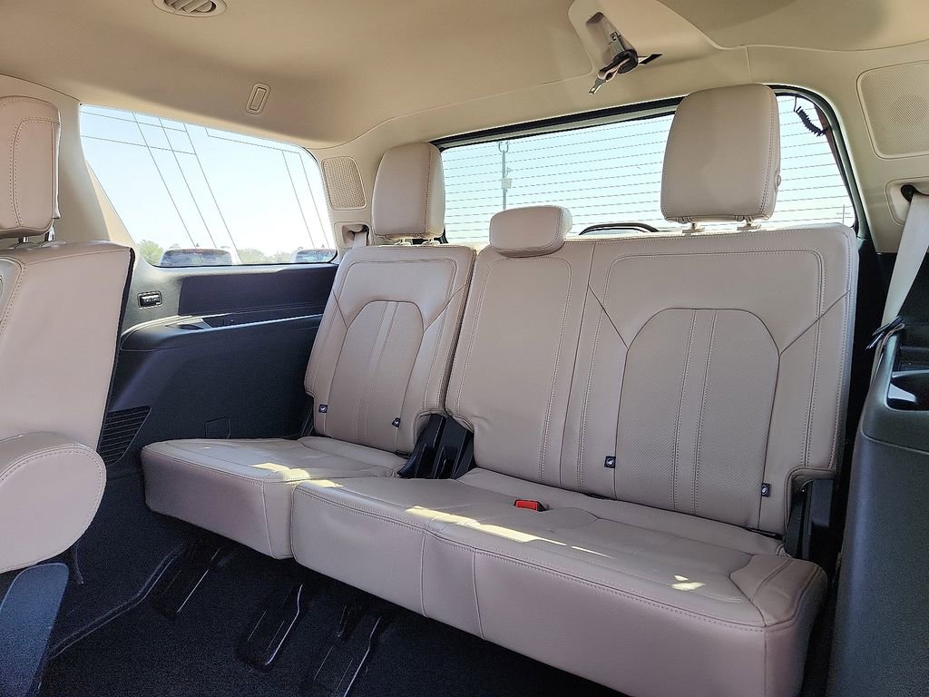 Used 2024 Ford Expedition Limited RWD image 15