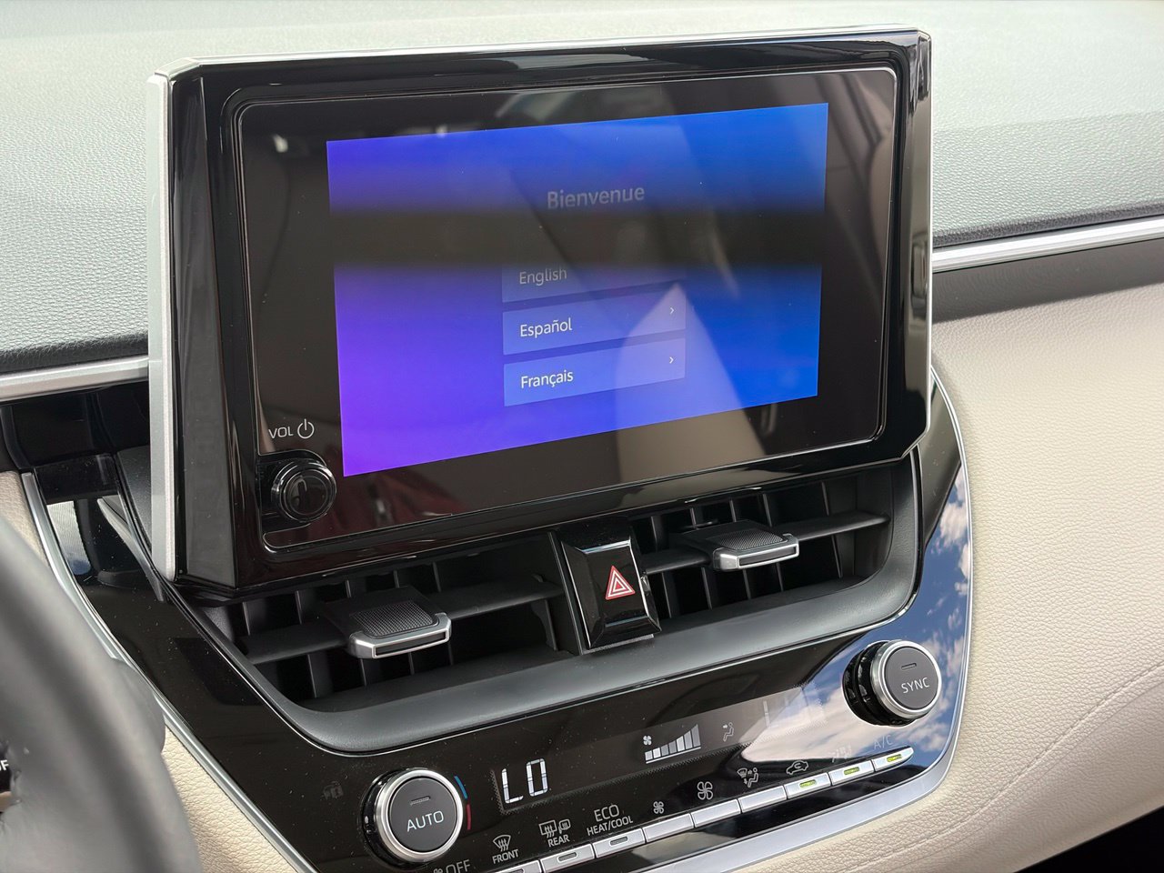 Used 2024 Toyota Corolla Cross XLE w/ Convenience Package FWD image 12