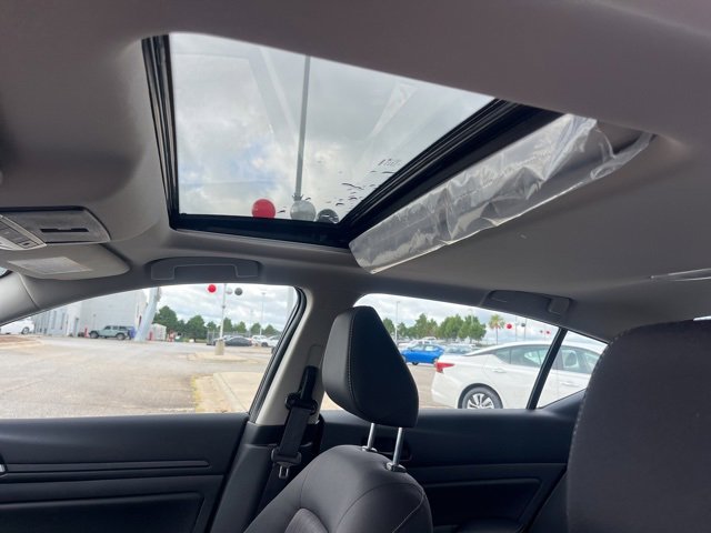 Used 2025 Nissan Altima 2.5 SV w/ SV Premium Package image 19