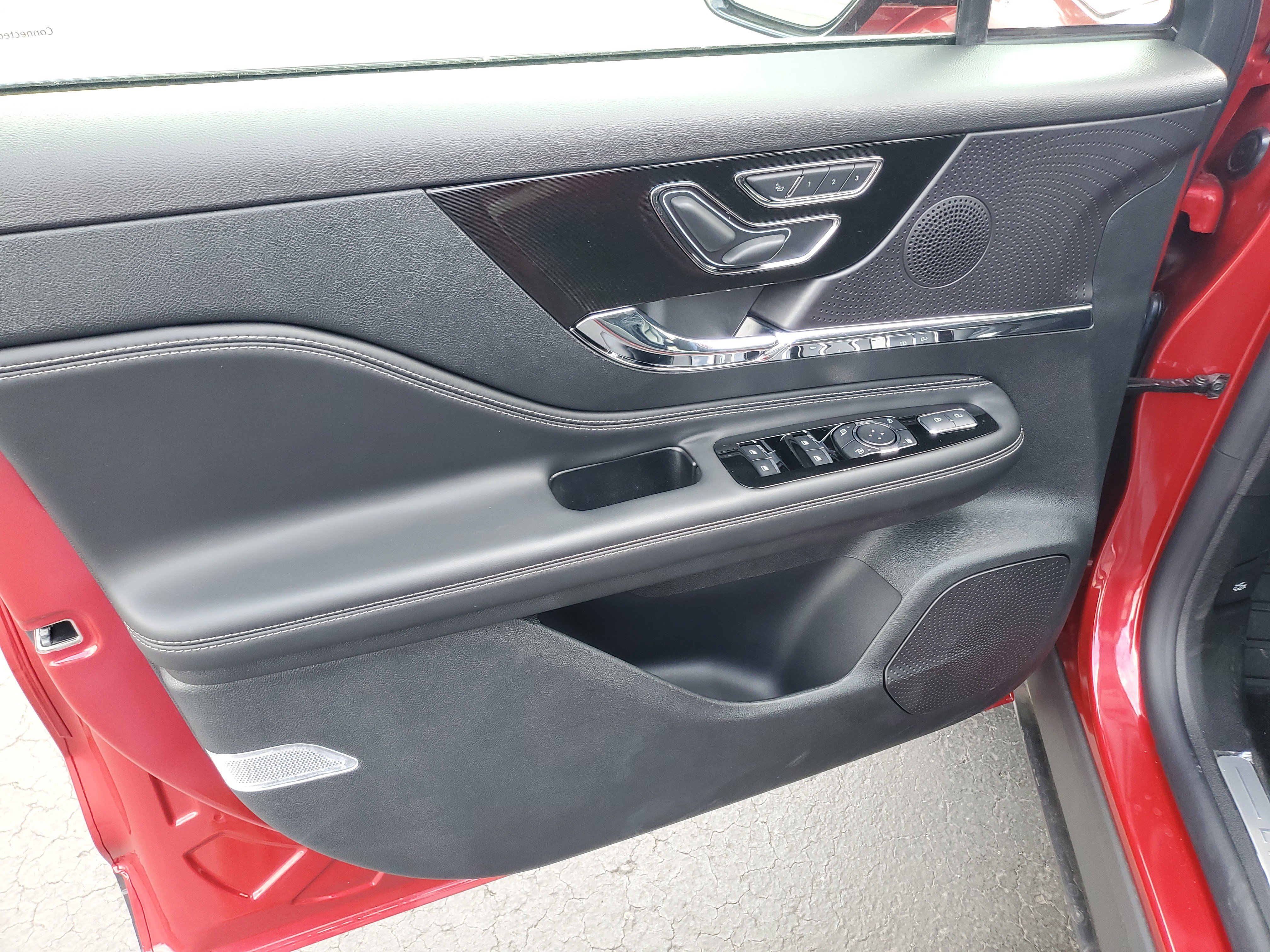 New 2025 Lincoln Corsair FWD image 8