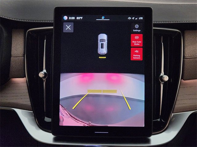 New 2025 Volvo XC90 B6 Core w/ Protection Package image 18