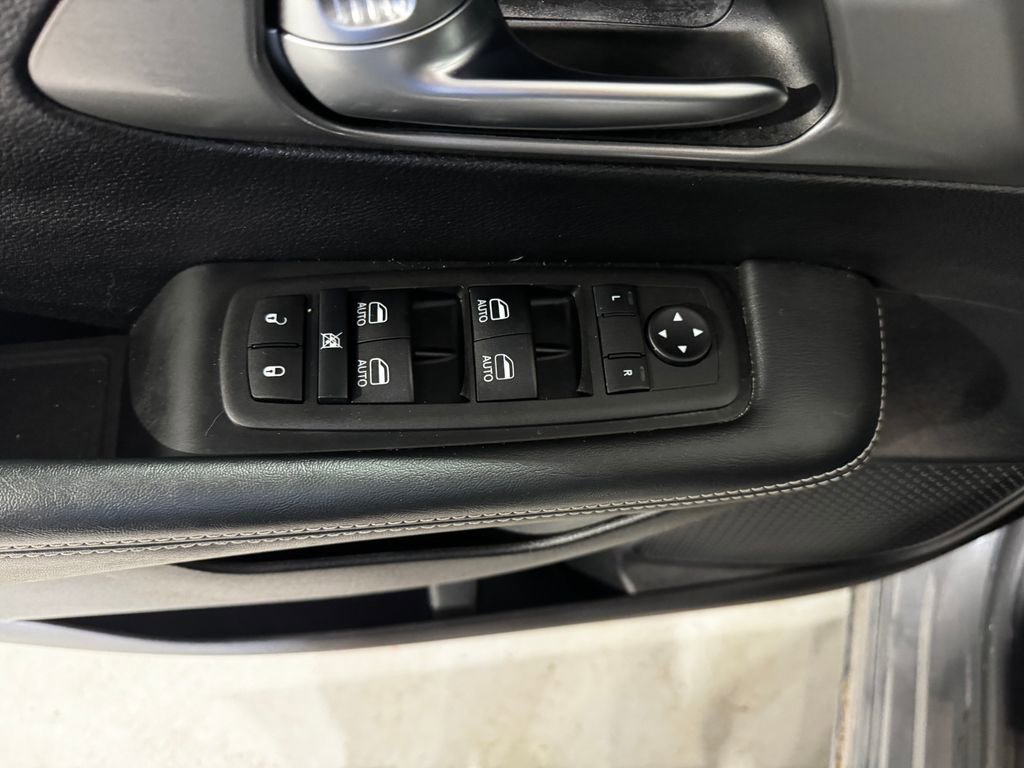 Used 2025 Chrysler Pacifica Select FWD image 17