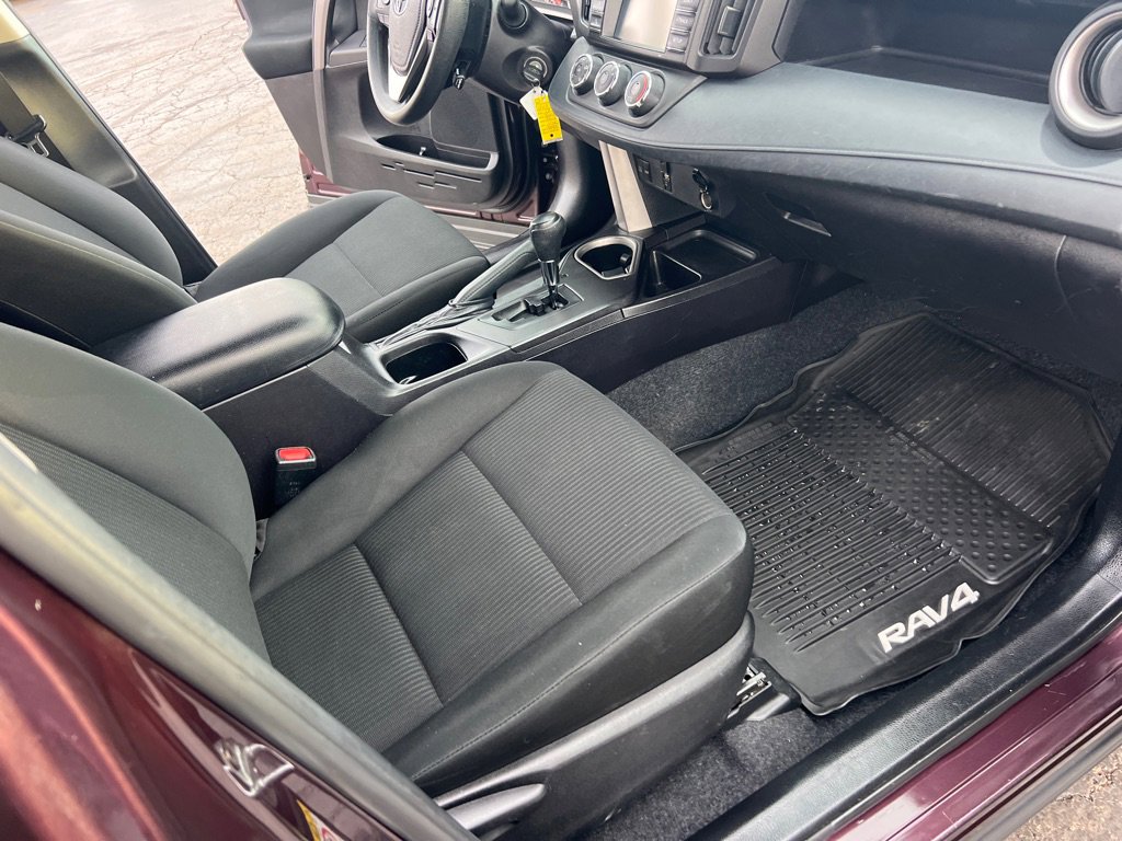 Used 2018 Toyota RAV4 LE image 20