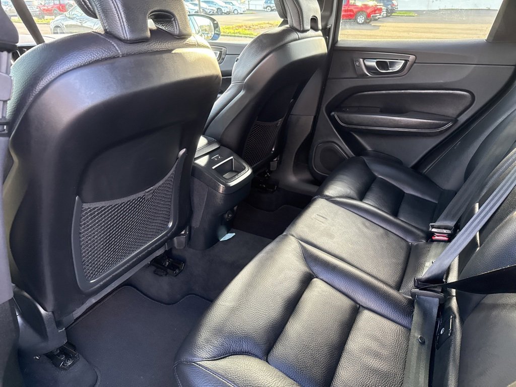 Used 2023 Volvo XC60 B5 Plus image 18