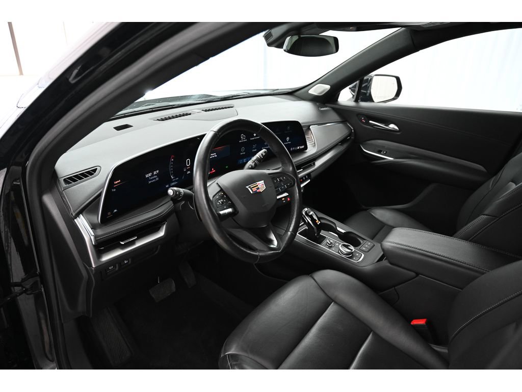 Used 2024 Cadillac XT4 Premium Luxury image 9